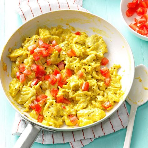 Curry Scramble Chorizo And Eggs, Easy Egg Recipes, Scrambled Eggs Recipe, Scrambled Egg, Easy Eggs, Egg Dish, Low Carb Breakfast, Vegetarian Recipes Healthy, Taste Of Home