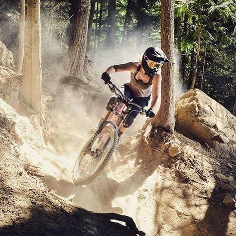 Women Who Mountain Bike Are Bad Ass Biking Aesthetic, Mountain Biking Photography, Mtb Girl, Mountain Biking Women, Adventure Girl, Bike Aesthetic, Biker Aesthetic, Downhill Bike, Downhill Mtb