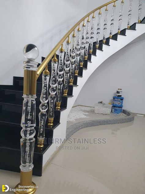 Amazing Glass Grill Stair Designs For Your Home - Engineering Discoveries House Pillar Design, Staircase Glass Design, Modern Steel Gate Design, درابزين السلم, Room Ideas Aesthetic Vintage, Balcony Glass Design, Steel Railing Design, Home Engineering, Staircase Designs