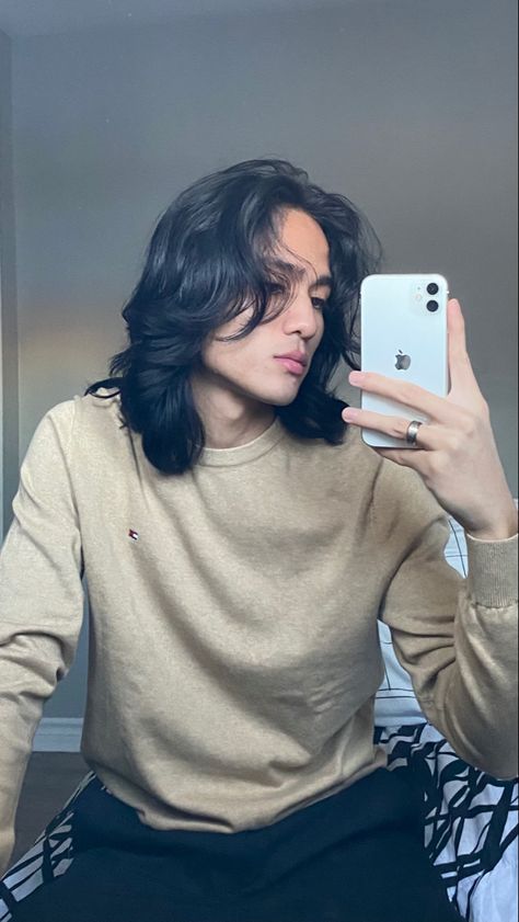 Haircuts For Men With Wavy Hair Long, Men’s Long Layered Cuts, Shoulder Length Hair Men Curly, Mens Wolf Cut Straight Hair, Male Shoulder Length Hair, Shoulder Length Hair Men Wavy, Men’s Medium Layered Cut, Masculine Wolfcut, Wavy Wolf Cut Men