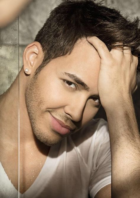 Prince Royce ❤️ Price Royce, Prince Royce, Smart Men, Handsome Prince, Man Crush, Good Looking Men, Royce, Prince, Musical