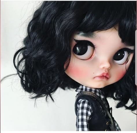 Dark Hair Bobs, Black Hair Bangs, Blythe Dolls Cute, Bangs And Glasses, User Pfp, Black Wavy Hair, Handcrafted Dolls, Dolls Custom, Custom Makeup