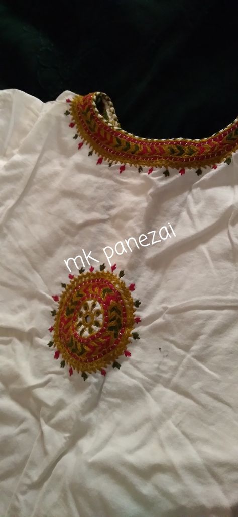 Sindhi Design Hand Embroidery, Sindhi Karahi Dresses, Sindhi Dress Embroidery, Balochi Dress Design Embroidery, New Sindhi Embroidery Dresses, Blochi Design, Afghanistan Dress, Balochi Embroidery, Sindhi Embroidery