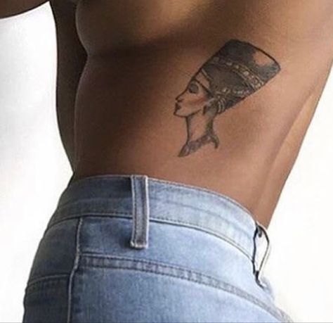 Nefrititi Tattoo, Egyptian Tattoo For Women, Quetzal Tattoo, Nefertiti Tattoo, Venus Tattoo, Culture Tattoos, African Tattoo, Ribcage Tattoo, Boho Tattoos