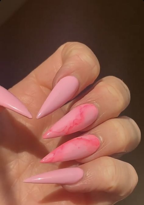 Baddie Maintenance, Marble Nails Pink, Nailart Marble, Marble Nail Art Designs, Pink Marble Nails, Neon Pink Nails, Water Marble Nail Art, Water Marble Nails, Marble Nail Designs