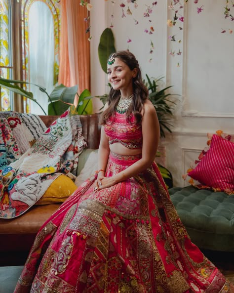 Alia Bhatt wore a custom pink Manish Malhotra lehenga for her mehendi | Vogue India Mehendi Crop Top Skirt, Mehendi Outfits For Bride, Mehandi Outfit, Manish Malhotra Lehenga, Mehendi Look, Mehandi Outfits, Haldi Ceremony Outfit, Ceremony Outfit, Mehendi Outfit