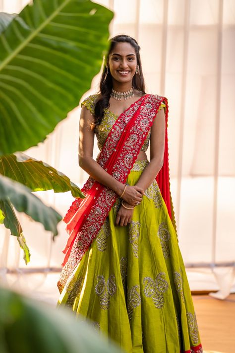 Blissful Telugu Wedding With Decor That Spelled Magic! Half Saree Lehenga Langa Voni, Lehanga Styling, Telugu Half Saree, Pattu Lehanga Designs, Half Saree For Wedding, Fancy Half Sarees, Pellikuthuru Function, Green Half Saree, Langa Voni Half Saree