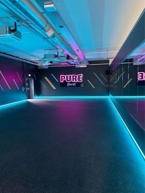 Fitness Studio Lighting, Garage Gym Lighting, Gym Interior Ideas, Home Gym Lighting, Gym Lights, Trx Gym, Club Design Interior, Workout Supplies, Dance Studio Design