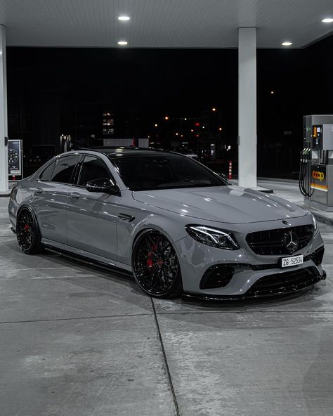 Night petrol vibes with the E63 🌪️ #mercedes #e63samg @northswisscustoms | Instagram Mercedes Benz Sports Car, Mercedes Aesthetic, Mercedes Benz Cla 250, Mercedes Sport, Mercedes E63, Mercedes Benz E63, Carros Bmw, Serie Bmw, Бмв X6