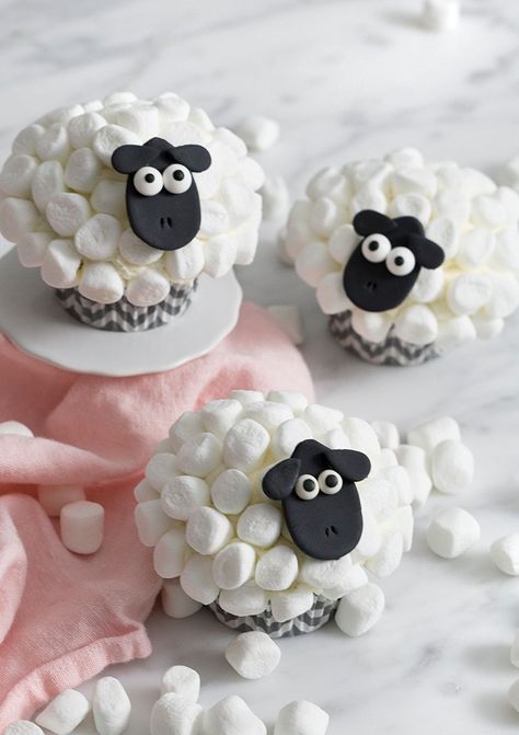 Mini Marshmallow Crafts, Animal Cupcakes Easy, Lamb Cupcakes, Sheep Cupcakes, Marshmallow Cupcakes, Sheep Cake, Lost Sheep, Sheep Crafts, Preppy Kitchen