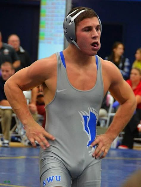 Olympic Wrestling Men, Combat Clothing, Olympic Wrestling, Men Wrestling, Wrestling Outfits, Male Athletes, Wrestling Videos, Wrestling Singlet, Football Pants