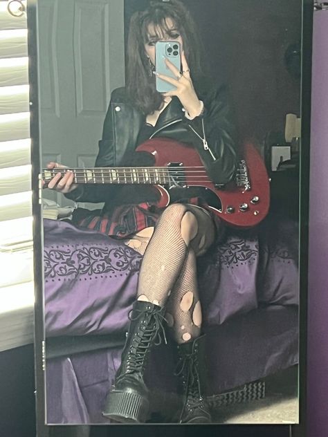 Female Guitarist Outfit, Fem Rockstar Aesthetic, Grunge Band Aesthetic Outfits, Rockstar Aesthetic Women, Rockstar Core Outfit, Bass Guitarist Aesthetic, Rock Core Outfit, Girl Bassist Aesthetic, Arabella Core Outfits