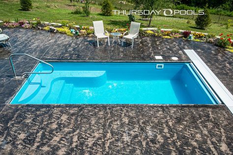 Small Cocktail Pool, House Pool Ideas, Small Fiberglass Pools, Fiberglass Pool Designs, Thursday Pools, Homemade Swimming Pools, Spool Pool, Splash Pools, House Backyard Ideas