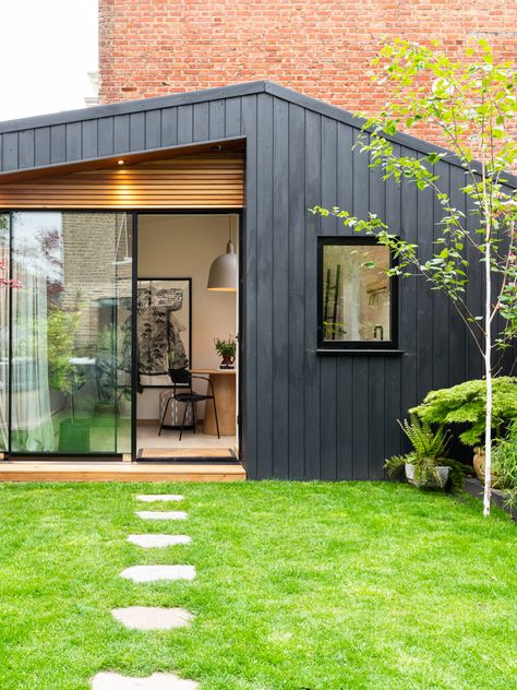 The roughly four-feet-wide kitchen in designer Jenna Choate's guest house works harder than most spaces. Fluted Cabinets, Backyard Room, Tiny Guest House, Backyard Guest Houses, Garden Cabins, Shed Home, Backyard Studio, House Shed, Small Sink