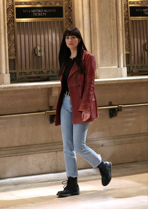 Madame Web Dakota Johnson, Dakota Johnson Madame Web, Red Leather Blazer, Dakota Jhonson, Dakota Mayi Johnson, Dakota Johnson Style, Future Outfit, Dakota Johnson, Leather Blazer