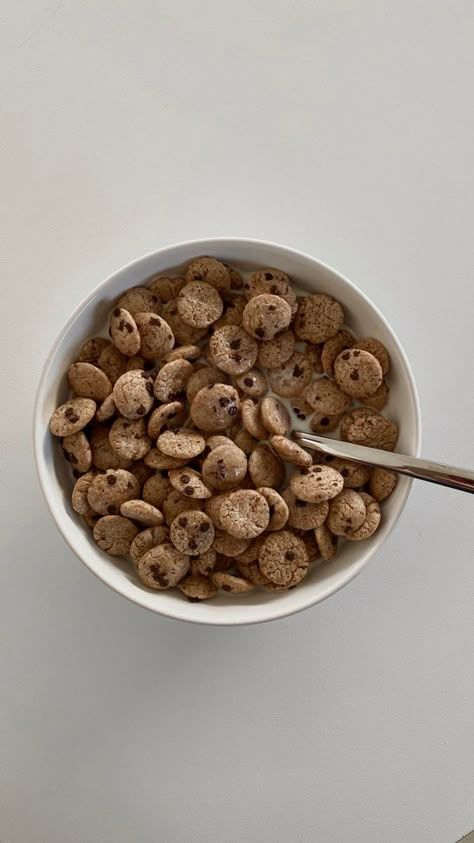 Cereal Aesthetic, Lighting Portrait, Aesthetic Cooking, Road Trip Food, Homemade Pastries, Portrait Landscape, Food Breakfast, Rule Of Thirds, Depth Of Field