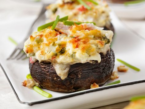 Crab Stuffed Portobello Mushrooms, Portobello Recipes, Baked Stuffed Mushrooms, Artichoke Stuffed, Portobello Mushroom Recipes, Crab Stuffed Mushrooms, Baked Mushrooms, Stuffed Mushroom, Filling Snacks