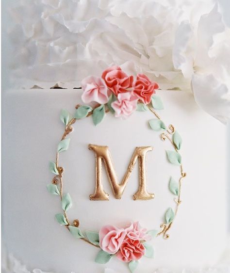 Baby Shower Cakes Girl, Monogram Cake, The Letter M, Communion Cakes, Baptism Cake, Baptism Ideas, Simple Wedding Cake, Gorgeous Cakes, Floral Cake