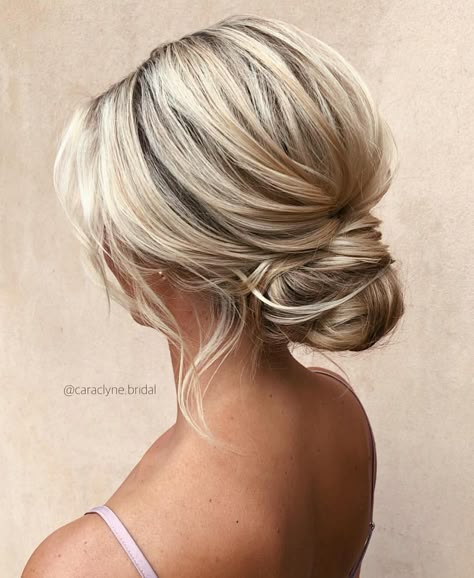 100 Prettiest Wedding Hairstyles For Ceremony & Reception messy updo bridal hairstyle,updo hairstyles ,wedding hairstyles #weddinghair #hairstyles #updo #hairupstyle #chignon #braids #simplebun Updo Cabello Natural, Bride Hairstyles Updo, Loose Wedding Hair, Diy Updo, Messy Wedding Hair, Romantic Wedding Hair, Wedding Hairstyles Bride, Bridal Hair Updo, Elegant Wedding Hair