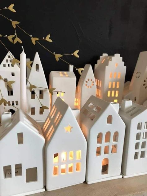 Ceramic Advent Calendar, Christmas Clay House, Clay Houses Diy, Ceramic Christmas House, Ceramic Christmas Decorations, Diy Christmas Village, Pottery Houses, Air Dry Clay Projects, Christmas Village Houses