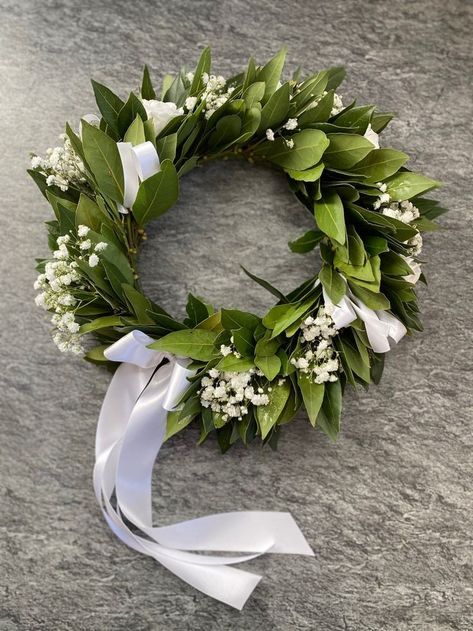 Graduation Crown Ideas, Degree Party, Graduation Boards, Wreath Crown, Laurel Crown, Graduation Pic Ideas, Bride Head, Hair Wreath, Flower Therapy