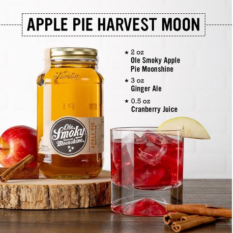 Moon Drink, Moonshine Drink Recipes, Apple Pie Moonshine Drinks, Apple Pie Moonshine Recipes, Autumn Cocktails, Apple Pie Cocktail, Ole Smoky Moonshine, Moonshine Cocktails, Apple Pie Moonshine