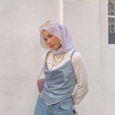 Modest Crop Top Outfits, Outfit Kondangan Casual, Outfit Muslim, Outfits Muslim, Muslim Outfit, New Hijab, Bandana Top, Modern Hijab Fashion, Top Satin