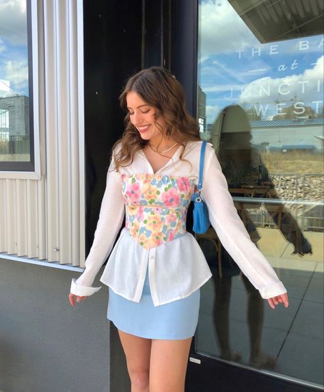 Summer City Outfits Street Style, Emo Outfits Summer, Causal Outfits 2024, Leo Outfits Aesthetic, Leo Midheaven, Cafe Fits, Floral Bustier, Everyday Fashion Outfits, Casual Day Outfits