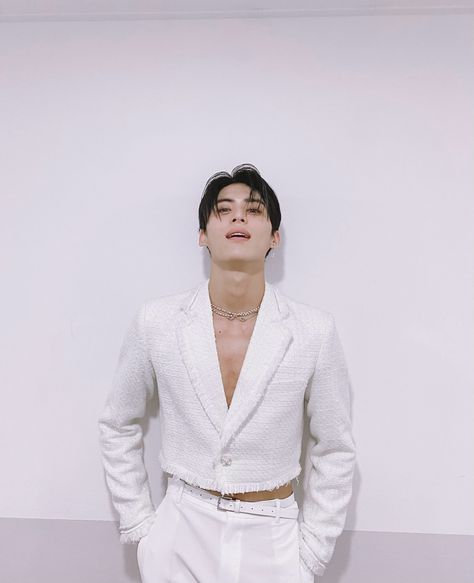 Yoo Taeyang SF9 Teardrop Happy Trail, Snow Filter, Yoo Taeyang, Sf9 Taeyang, Suit Pin, Kpop Outfits, Mens Street Style, Asian Men, Mens Suits