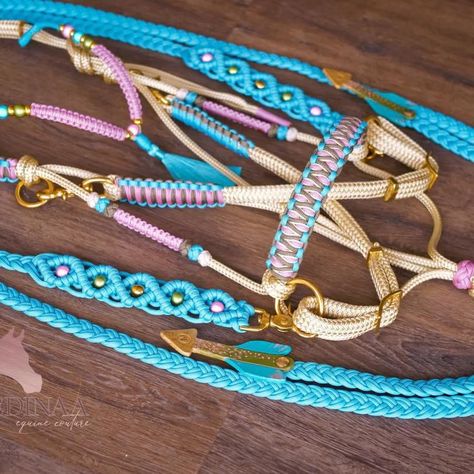 Crochet Horse Accessories, Paracord Horse Tack Diy, Horse Tack Diy, Horse Tack Rooms, Horse Reining, Bitless Bridle, Horse Hair Jewelry, Rope Halter, Paracord Dog Collars