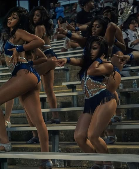 College Majorette Dancers, Dance Team Uniforms College, Girl Dancers Aesthetic Black, Band Majorette Uniform, Majorette Dance Pictures, Red Panthers Majorette Roblox Pfp, Dance Aesthetic Black Woman, Hbcu Dance Uniforms, Hbcu Majorette Aesthetic