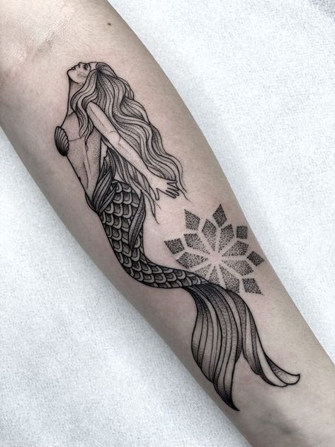 Vintage Mermaid Tattoo, Siren Tattoo, Molecule Tattoo, Mermaid Tattoo Designs, Arm Sleeve Tattoos For Women, Tattoos For Black Skin, Forearm Tattoo Women, Mermaid Tattoo, Mermaid Tattoos