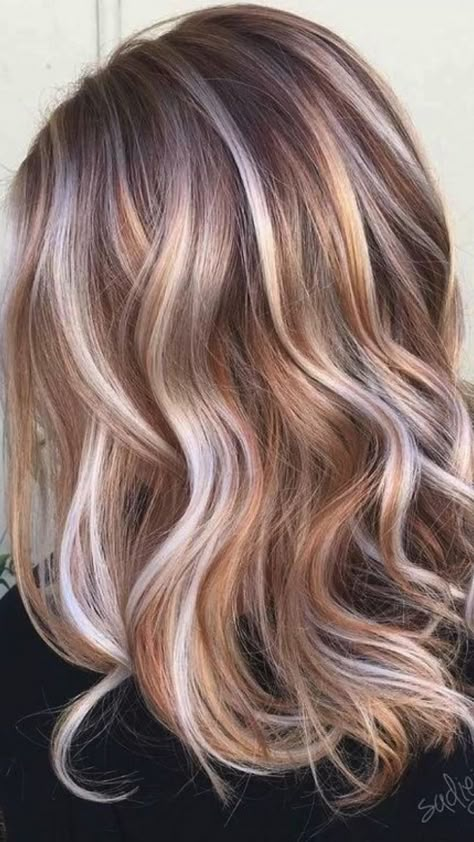 Future clients hair ideas | Pinterest Strawberry Blonde Hair Color, Beach Hairstyles For Long Hair, Spring Hair Color, Strawberry Blonde Hair, Blonde Hair Shades, Layered Haircut, Hair Shades, Beach Hairstyles, Mid Length Hair