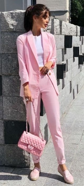 Pink Pants Outfit, Cute Office Outfits, Bright Colored Outfits, Business Dress Women, Look Rose, Pink Suit, Vk Com, Workwear Fashion, Pink Outfits