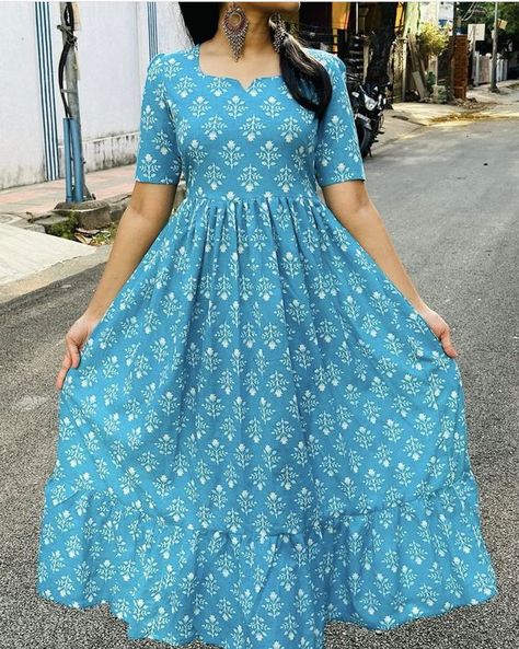 Cotton Frock Neck Design, Casual Aline Dresses, Casual Cotton Frocks For Women, Frocks Neck Designs For Women, Modern Frock Design, Simple Cotton Dresses Casual, Georgette Frocks For Women, Cotton Gown Designs Casual, Cotton Anarkali Dress Pattern