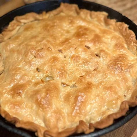 Chicken Pot Pie Creamy, Potpie Crust Recipe, Chicken Pie Crust, Cast Iron Chicken Pot Pie, Moravian Chicken Pie, Chicken Thyme, Veggies And Chicken, Cast Iron Chicken, Chicken Pie Recipe