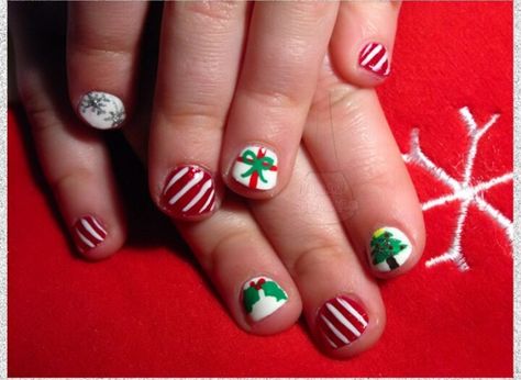 Holiday nails Christmas Nail Designs Easy, Christmas Nails Diy, Kids Nail Designs, Christmas Nail Art Easy, Nail Art For Kids, Christmas Nails Easy, Cute Christmas Nails, Christmas Nail Art Designs, Holiday Nail Art