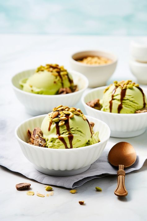 Italian Affogato with Pistachio Gelato and Amaretto Crumble Italian Affogato, Pistachio Gelato, Desserts Drawing, Coffee Dessert, Crumble Topping, Italian Desserts, Mediterranean Diet Recipes, Pizza Pasta, Chocolate Hazelnut