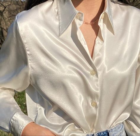 White Silky Shirt Outfit, White Silk Shirt Outfit Classy, Silk Polo Outfit Women, Satin White Shirt Outfit, White Shirts Aesthetic, Old Money Blouse, White Silk Blouse Outfit, Flo Photoshoot, Outfit Inspo Old Money