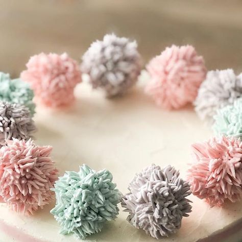 OhCakes - Winnie on Instagram: "Stripes & Pom poms : I felt like stripping it back for my next cake. I was very tempted to add a coloured drip and sprinkles but sometimes simplicity and learning when to stop are good things. I came across this pompom idea @alanajonesmann and wanted to combine this technique with the latest stripe trend @brittanymaycakes . I love the softness of the pompom against geometry of the lines. I think it is a really happy, cosy and fun cake to look at 😍 which cake do y Pom Pom Birthday Cake, Pom Pom Cake, Cheerleader Birthday, Wedding Pom Poms, Cake Frosting, Pom Poms, Amazing Cakes, Sprinkles, Geometry