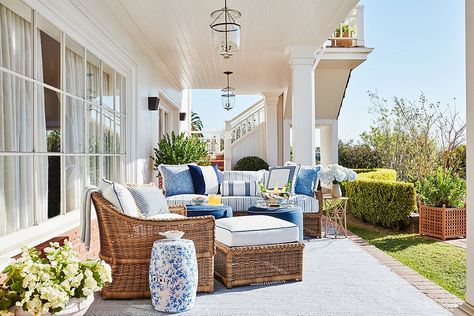 What's Your Outdoor Style? – One Kings Lane — Our Style Blog Amazing Houses, Pale Wood, Luxury Outdoor Furniture, Classic Garden, Small Outdoor Spaces, Garden Stool, Patio Umbrellas, Outdoor Pillow, Outdoor Style