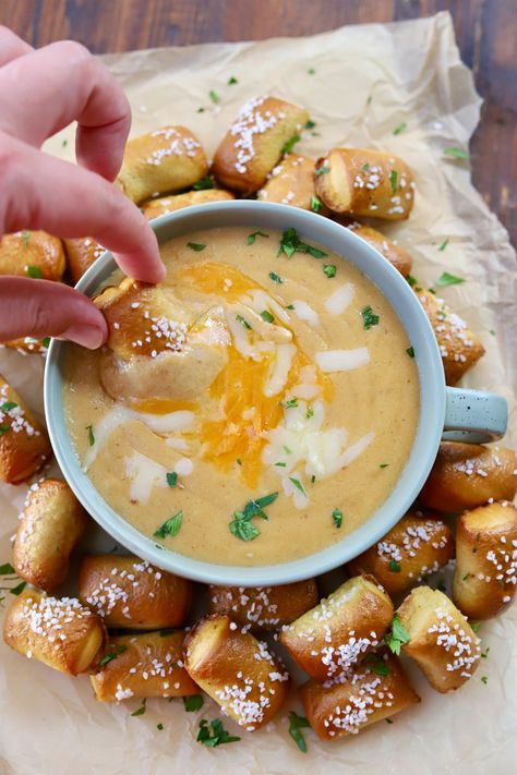 Quick & Easy Irish Beer Cheese Dip - Slice of Jess Irish Beer Cheese Dip, Irish Beer Cheese, Irish Appetizers, Cream Cheese Mashed Potatoes, Beer Cheese Dip Recipe, Philly Cheese Steak Sliders, Cheese Dip Recipe, Cheese Mashed Potatoes, Boxed Mac And Cheese