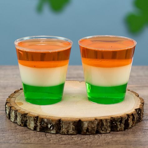 Flag Jello, Irish Shots, White Jello, St Patrick's Day Drinks, Breakfast Shot, Green Cocktails, Irish Birthday, Green Jello, St Patricks Day Drinks