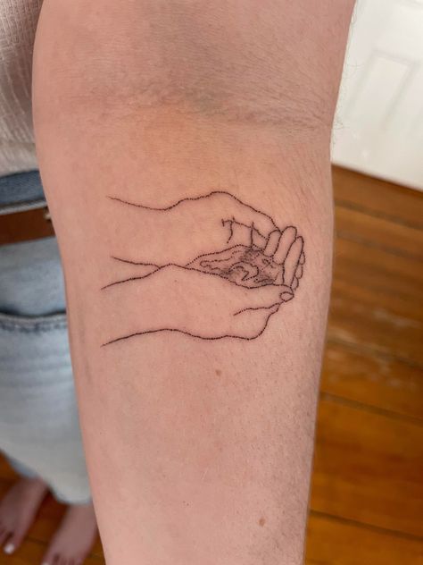 phoebe bridgers tattoo Phoebe Tattoo, Better Oblivion Community Center, Mac Miller Tattoos, Aesthetic Tattoo Ideas, Song Tattoos, Small Girly Tattoos, 20 Aesthetic, Tiny Tats, Lyric Tattoos