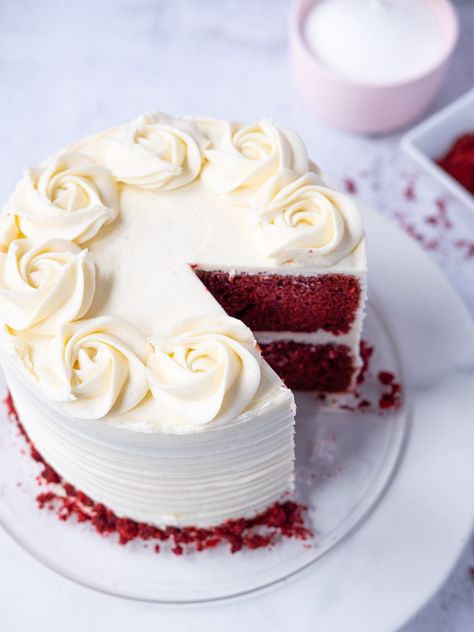 Two Layer Red Velvet Cake, Red Velvet Decorated Cake, Red Velvet Cake Decoration Design, 2 Layer Cake Design, Red Velvet Bento Cake, Redvelvet Cake Design, Red Velvet Cake Ideas, Original Red Velvet Cake, Original Red Velvet Cake Recipe