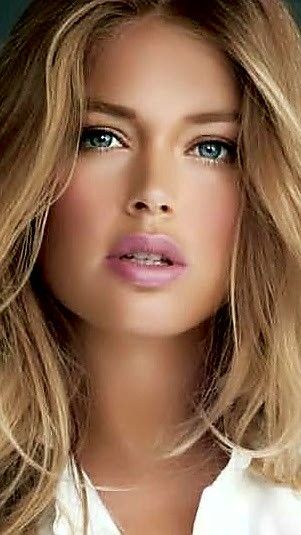 Most Beautiful Eyes, Doutzen Kroes, Beautiful Lady, Beautiful Lips, Tumblr Account, Blonde Beauty, Blonde Girl, Beauty Face, Girl Face