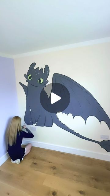 Jamie Jo Art on Instagram: "I designed a storybook style Toothless to paint on my wall 🎨 I love How to Train Your Dragon! And I have always wanted to do this in our cat’s room 🐾 #httyd #howtotrainyourdragon #toothless #interiordesign #homedecor #painting #acrylicpainting #dailyart #totoro #anime #animation" How To Train Your Dragon Room Decor, Dragon Theme Bedroom, How To Train Your Dragon Bedroom, Httyd Bedroom Ideas, Nursery Room Wall Painting, Dragon Room Ideas, How To Train Your Dragon Room, How To Train Your Dragon Room Ideas, How To Train Your Dragon Nursery