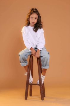 School Pictures Photoshoot, 8 Year Photo Shoot, Black And White Kids Photoshoot, Little Kid Photoshoot Poses, Creative Kids Photoshoot Ideas, Studio Kids Photoshoot, Preteen Fashion For Girls, Kids Studio Photoshoot Ideas, Kid Models Photoshoot