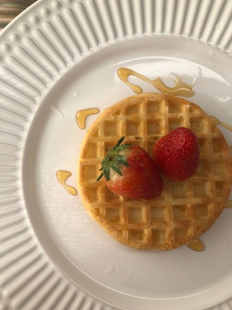 Waffles Strawberry, Waffles Aesthetic, Honey Waffles, Strawberry Honey, Honey Breakfast, Crows, Aesthetic Food, Yummy Treats, Food Inspiration