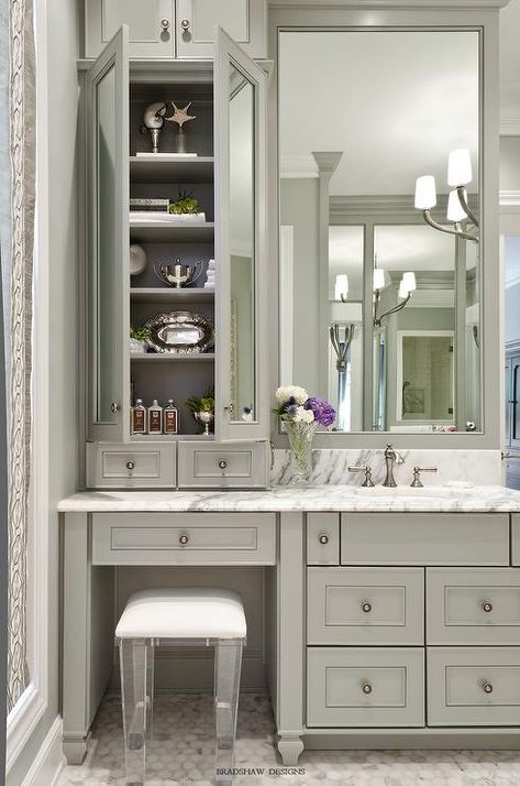 Makeup Vanity In Bathroom, Vanity In Bathroom, Beautiful Bathroom Vanity, Bathroom Diy Ideas, Beautiful Master Bathrooms, Bathroom Cabinets Diy, Bathroom With Makeup Vanity, Makeup Area, Modern Bathroom Cabinets